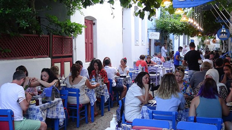 Bozcaada'da bayram yoğunluğu
