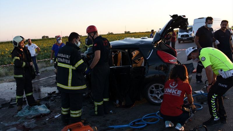 Aksaray'da gurbetçinin aracı konvoydaki araçlarla çarpıştı: 2 ölü 6 yaralı