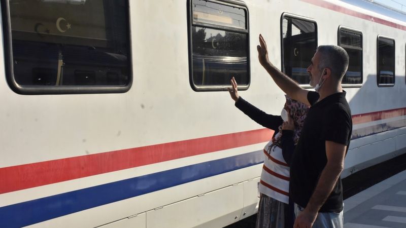 İzmir'de tatilcilerin tercihi tren oldu
