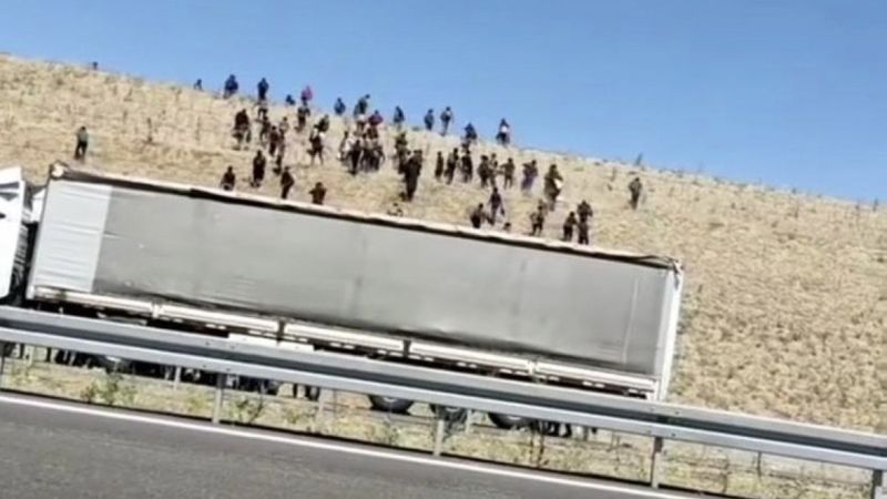 Niğde’de kaçak göçmenleri otoyolda bıraktılar