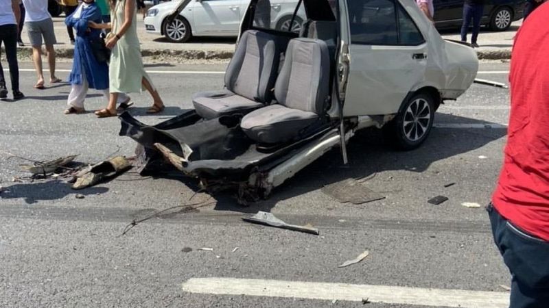 Ankara'da makas atarak ilerleyen araç ortadan ikiye bölündü