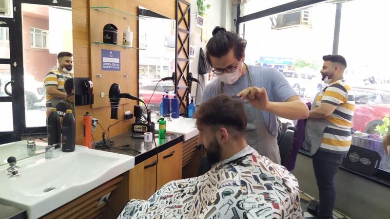 Küçükçekmece'de berberlerde bayram yoğunluğu