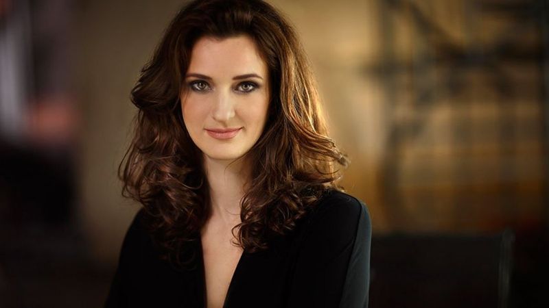 Anjelika Akbar’ın Doğu’nun Kozmik Efsaneleri kitabı