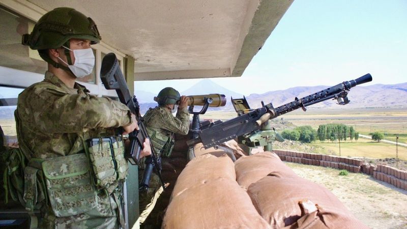 Mehmetçik Kurban Bayramı'nı nöbette geçiriyor