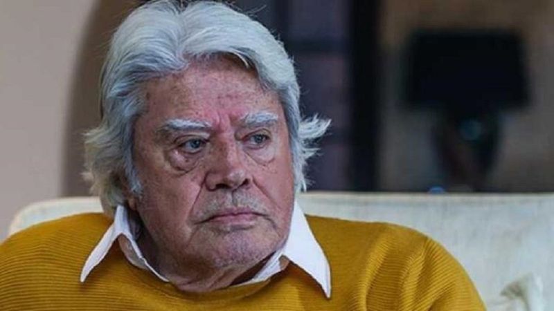 Cüneyt Arkın ve oğlundan bayram pozu! 'Babasının kopyası'