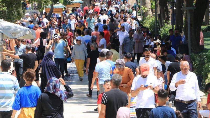 Balıklıgöl yerli ve yabancı turistlerin akınına uğradı