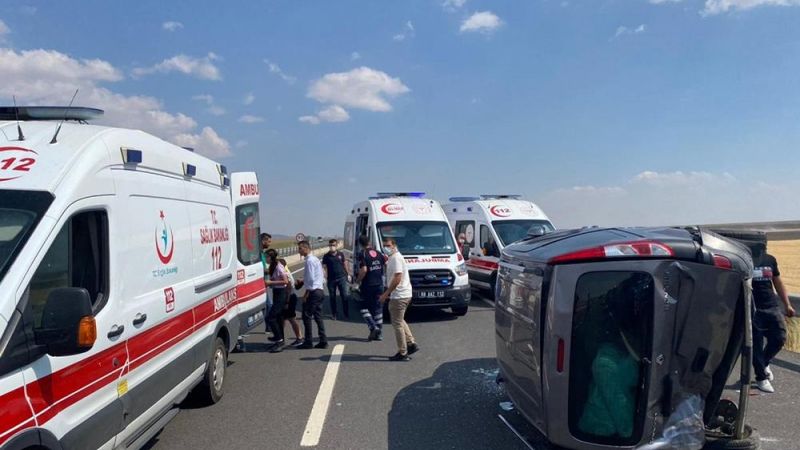 Aksaray'da otomobil ile hafif ticari aracın çarpışması sonucu 7 kişi yaralandı