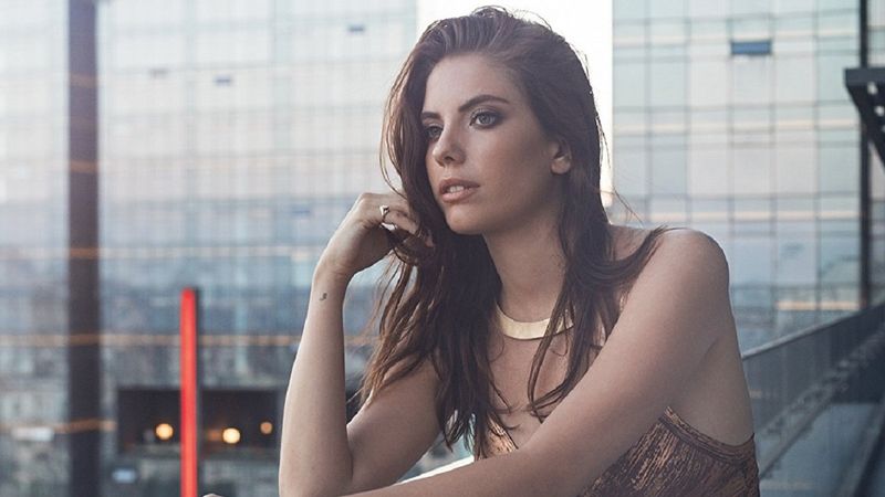 Yasak Elma'nın Yıldız'ı Eda Ece'den sıfır makyaj poz! Doğal güzelliğiyle hayran bıraktı