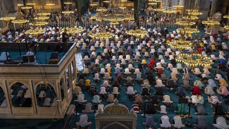 Ayasofya Camii, ziyaretçilerin akınına uğradı
