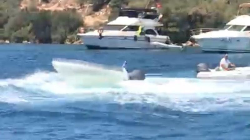 Bodrum’da kaptanı denize düşen şişme bot, tehlike saçtı