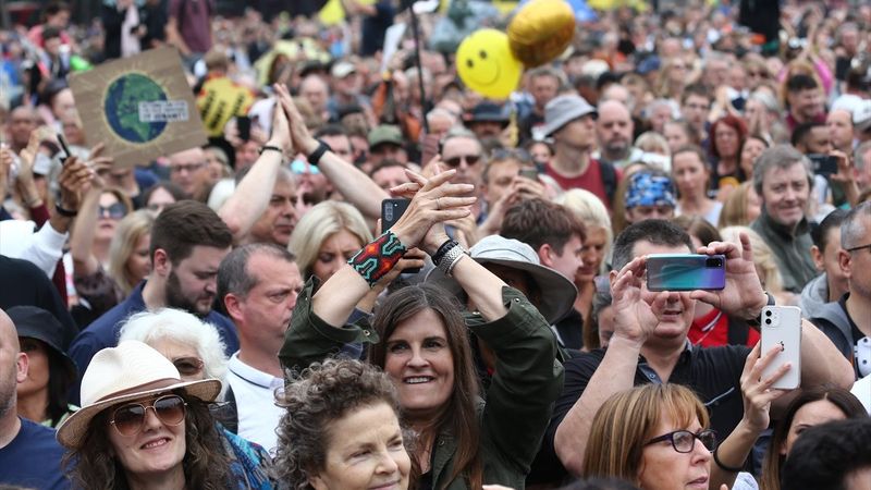 4 Avrupa ülkesinde koronavirüs önlemleri protesto edildi