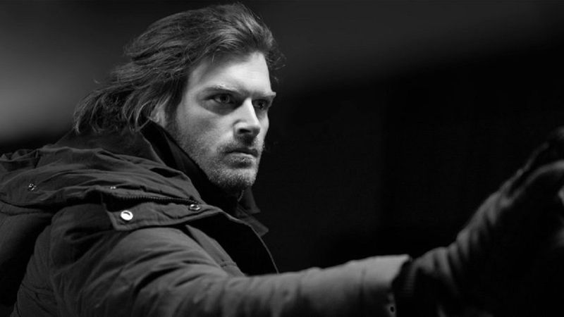 Kıvanç Tatlıtuğ bombayı patlattı! Dünyaca ünlü Netflix dizisi Into The Night'a konuk oldu