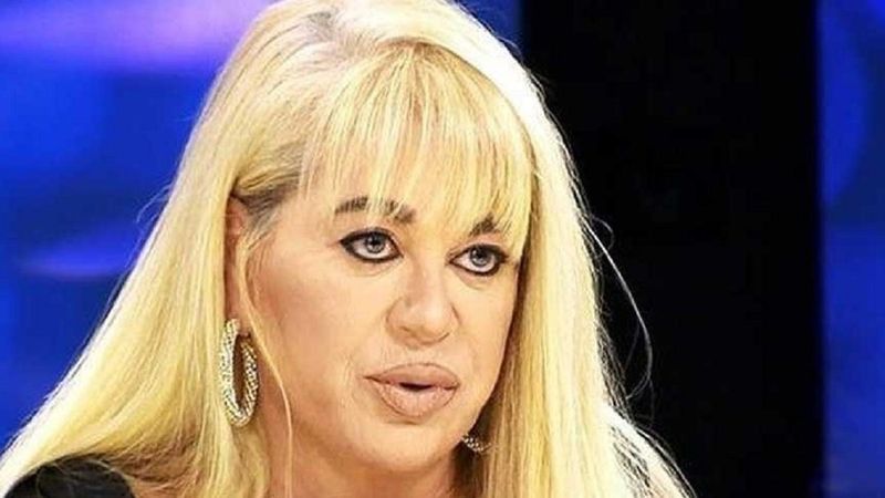 Sevenleri tanımakta zorlandı! 63 yaşındaki Zerrin Özer'in değişimi merak uyandırdı: Photoshop mu, estetik mi?