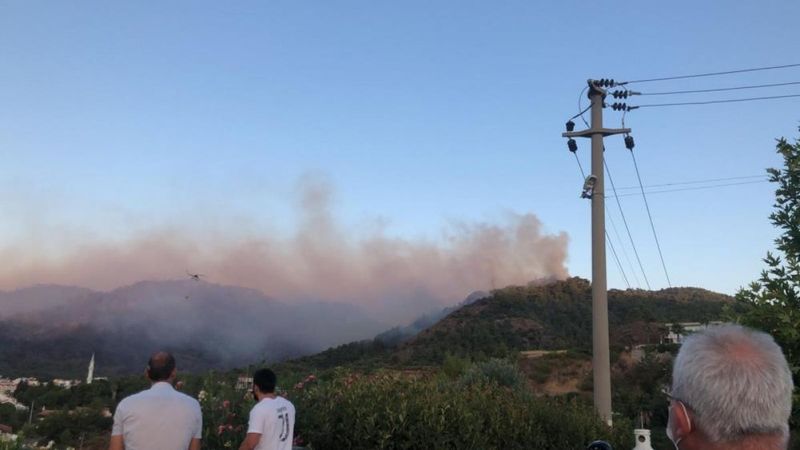 Marmaris’teki orman yangınına havadan müdahale yeniden başladı