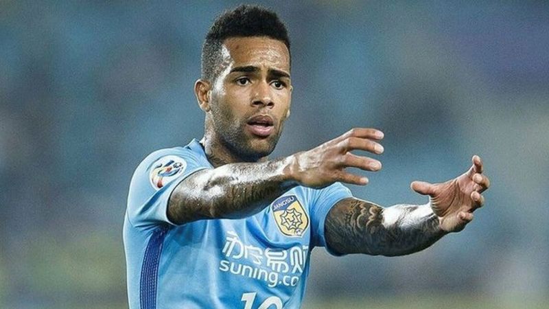 Alex Teixeira geliyorum mesajı verdi