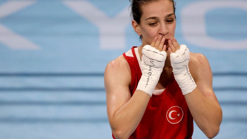 Buse Naz Çakıroğlu Tokyo'da yarı finalde