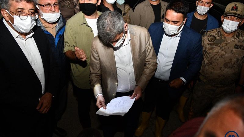 Muhterem İnce, Van'daki sel bölgesinde incelemelerde bulundu