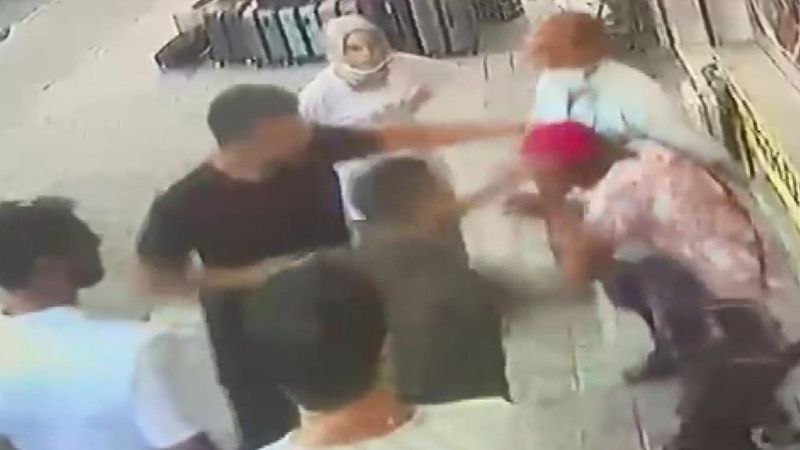 Eyüpsultan'da kadınların fotoğrafını çekince darbedildi