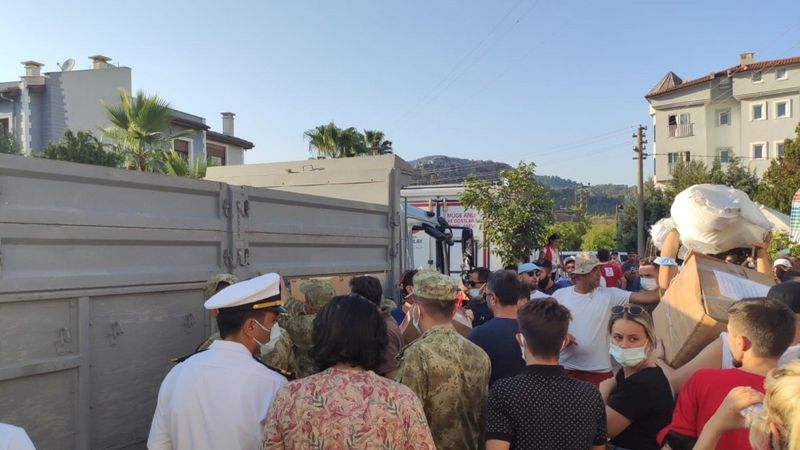 TSK yangın bölgelerine takviyelerini sürdürüyor