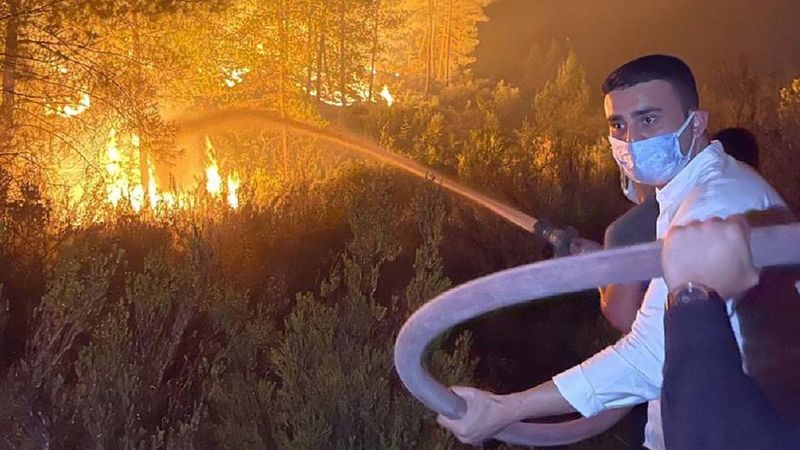 Yangın bölgesine gitti, 'şov yapıyor' diye eleştirildi! CZN Burak sessizliğini bozdu