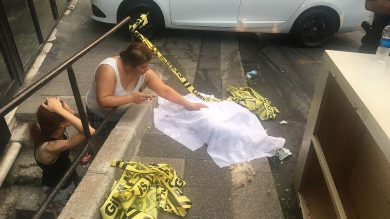 Kağıthane’deki yangında mahsur kalan köpek telef oldu