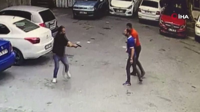 Beyoğlu'nda silahlı kavga kamerada