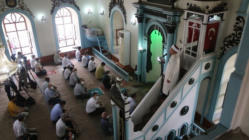 Felaketler için tüm camilerde dua edildi