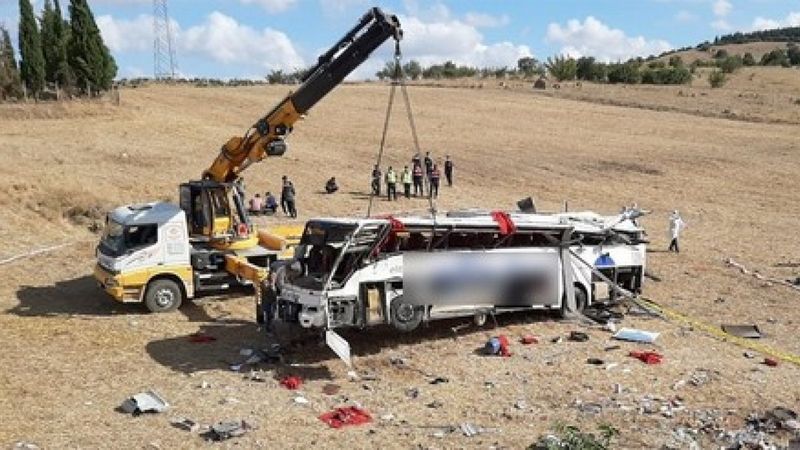 Balıkesir’deki otobüs kazasında hayatını kaybedenlerin kimlikleri belli oldu