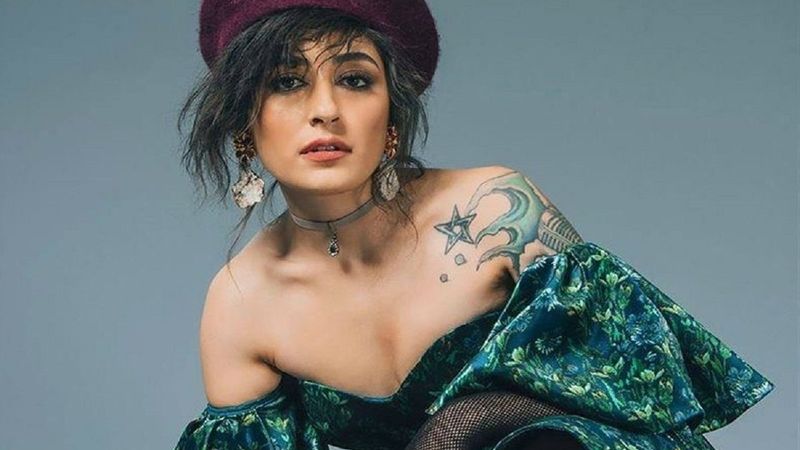 Konserinde el hareketi yaptı, hakarete uğradı! Melek Mosso'ya savcılıktan kötü haber