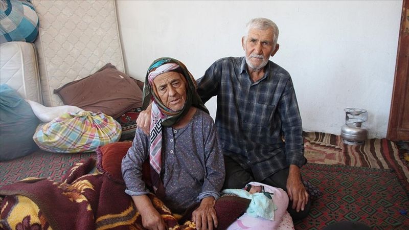 Manavgat yangınında birlikte ölmeyi göze aldığı felçli eşini kurtardı