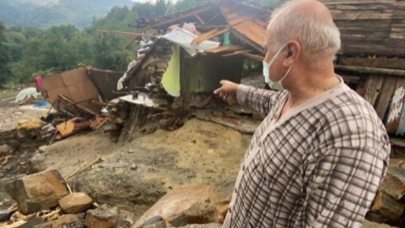 Bartın'daki selde evi yıkılan ve annesi kaybolan kişi, yaşadığı anları anlattı