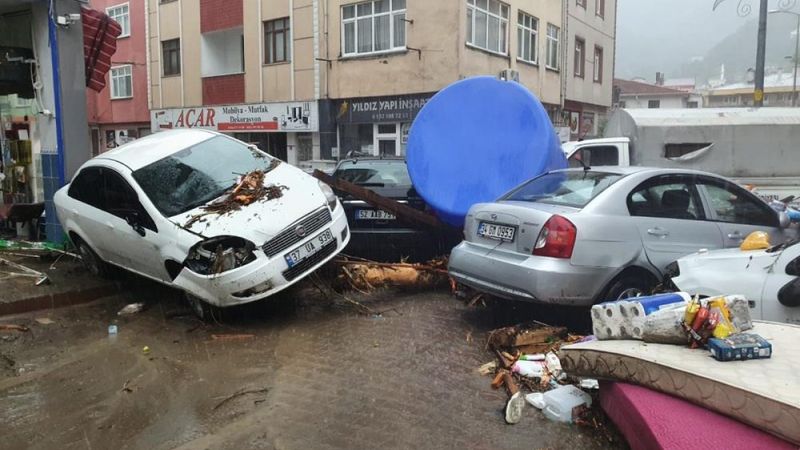 Sel sonrası Kastamonu'nun Bozkurt ilçesi savaş alanına döndü