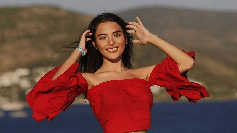 Kardeşlerim'den ayrılmıştı! Çağla Şimşek yepyeni bir diziyle anlaştı.. Hayranları çok sevinecek