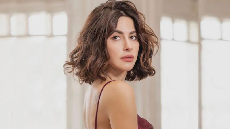 Sıfır makyaj Nesrin! Nesrin Cavadzade görüntülenmemek için elinden geleni yaptı..