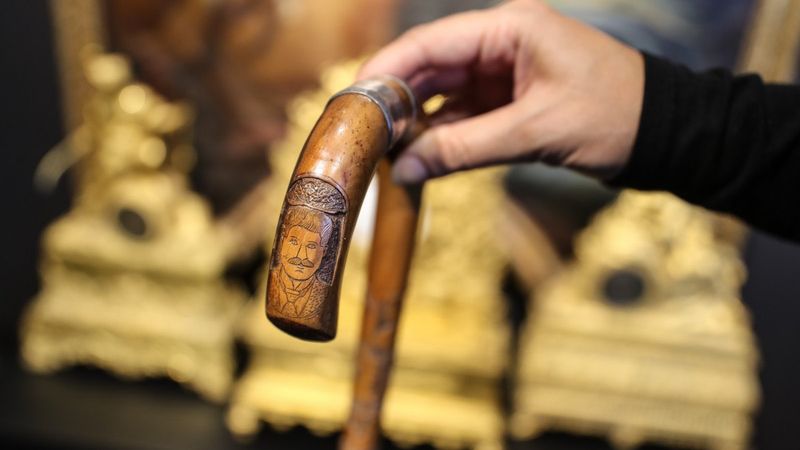 Atatürk'e ait baston satışa çıktı