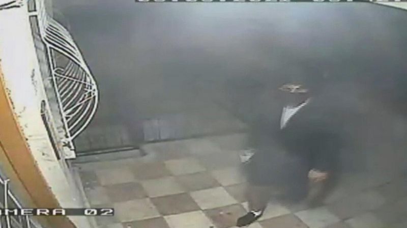 Avcılar'da ev sahipleri uyurken hırsızlık yaptılar