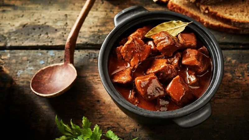 MasterChef menüsünden: Bol etli Macar lezzeti gulaş tarifi