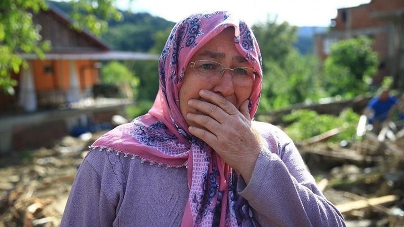 Bartın'da selden kurtulan Ayşe Başol, korku dolu anları gözyaşlarıyla anlattı