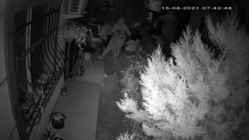 Avcılar’da kadın hırsızlar turşu çaldı