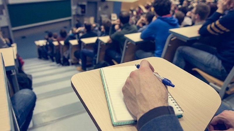 Üniversiteler açılacak mı, yüz yüze eğitim olacak mı? İlk açıklama Anadolu Üniversitesi'nden geldi!