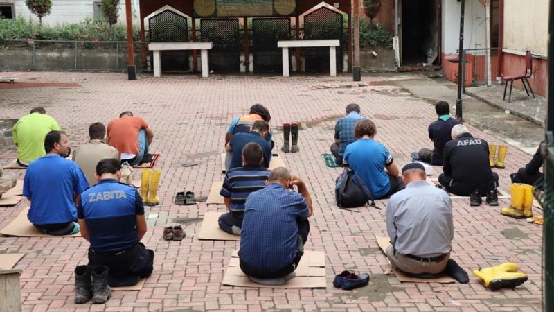 Kastamonu'da sel felaketi sonrası ilk cuma namazı kılındı