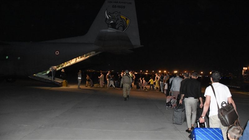 Kabil'deki 379 Türk vatandaşı daha tahliye edildi