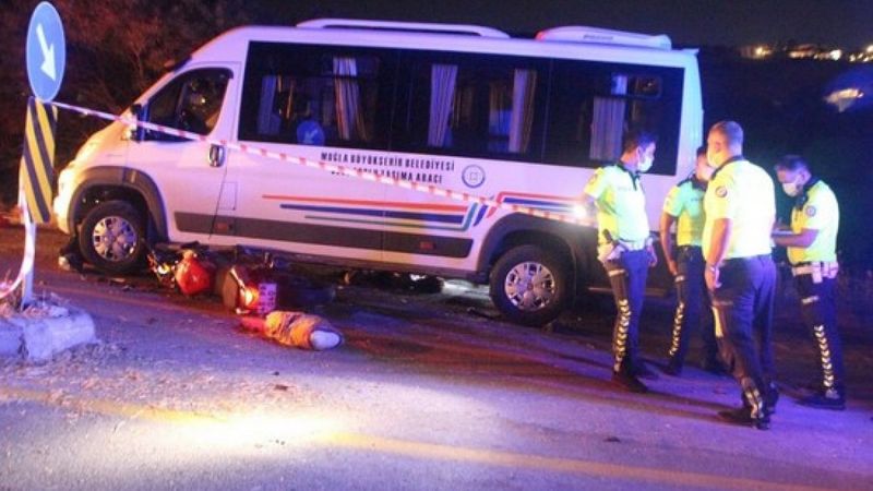 Muğla'da motosiklet ile yolcu minibüsü çarpıştı: 1 ölü 1 yaralı