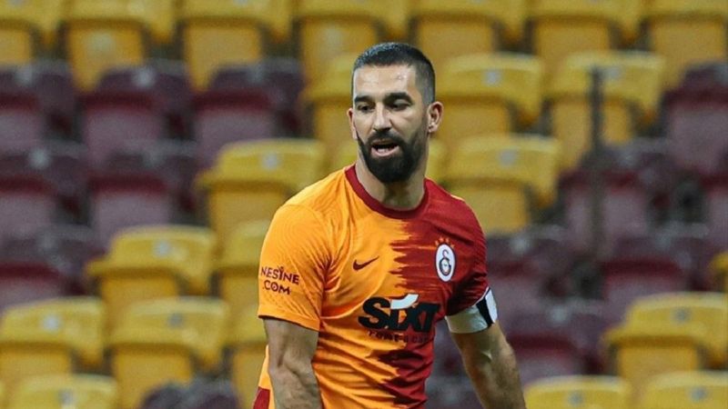 Arda Turan'ın paylaşımı Fenerbahçelileri kızdırdı: Kadıköy'de kapkara gece!