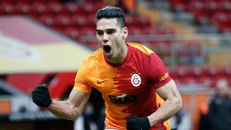 Galatasaraylılar müjde: Falcao yolcu! Eşi duyurdu..