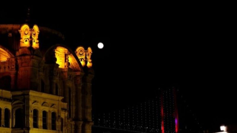 İstanbul'da dolunay manzarası mest etti