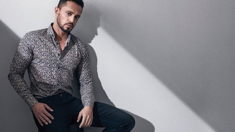 Kasları ile şov yapan Murat Boz'un eski hali şoke etti! Görenler şaştı kaldı..