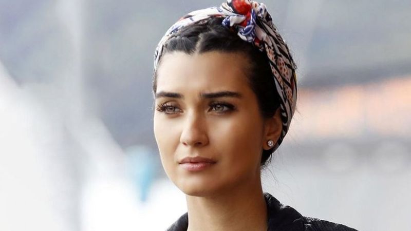 Sıfır makyaj Tuba! Tuba Büyüküstün güzelliği ile büyüledi..