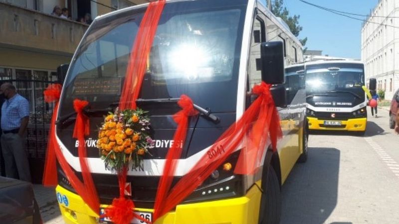 Bursa'da bir şoför, halk otobüsünü gelin arabası yaptı