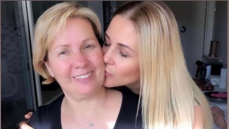 Emine Ün'ün en acı vedası: O isim cenazedeki yerini aldı..